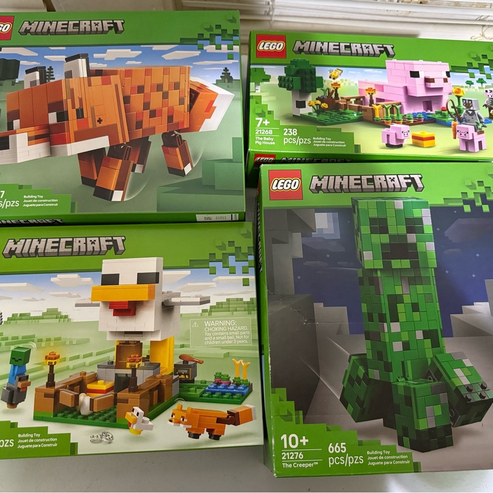 LEGO Minecraft bundle- 21268, 21276, 21585, 21588